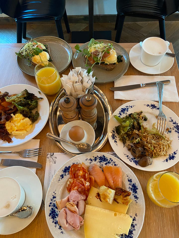 Breakfast @ Hyatt Regency Amsterdam & Breakfast bar