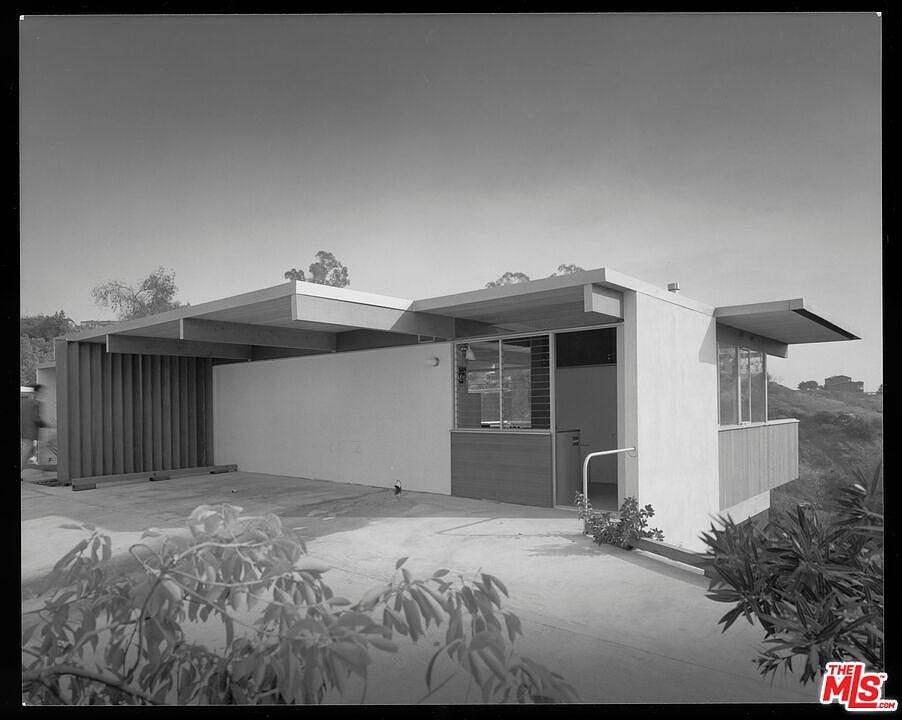 carousel photo #32 (MLS)