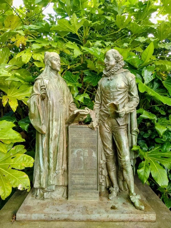 A statue of two people in robes
AI-generated content may be incorrect. A statue of two people in robes
AI-generated content may be incorrect.