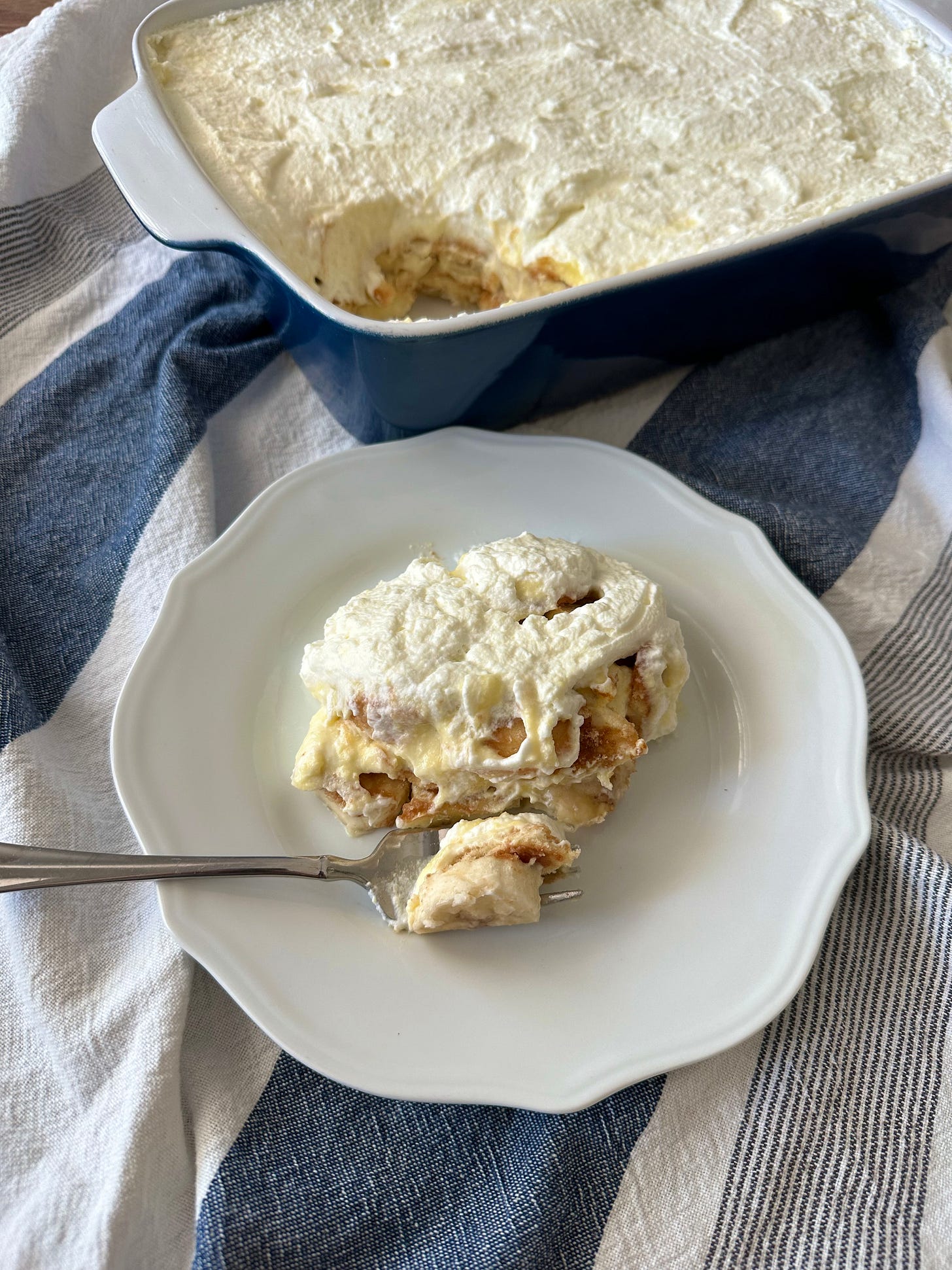 A plate of banana pudding