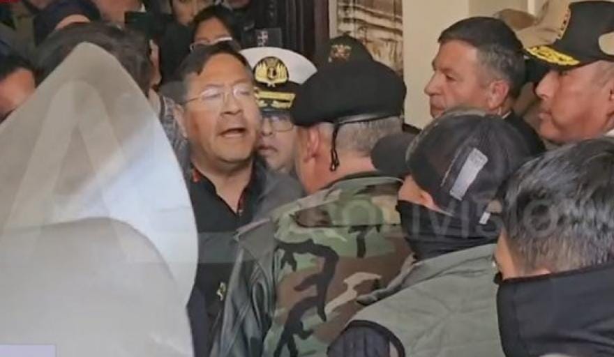 Militares tomaron el Palacio de Gobierno y denuncian un Golpe de Estado en  Bolivia - Semanario de Junín