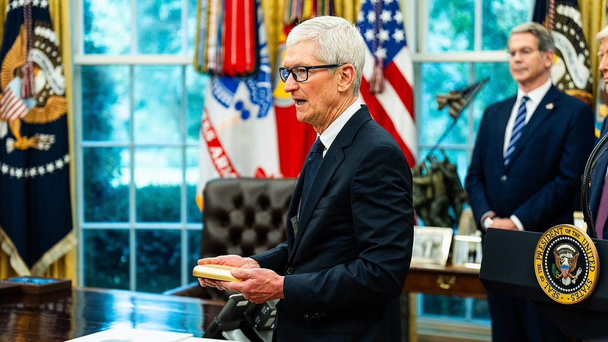 Photograph accompanying As Cook retires, Newcomer says tech industry lacks leaders who command broad respect
