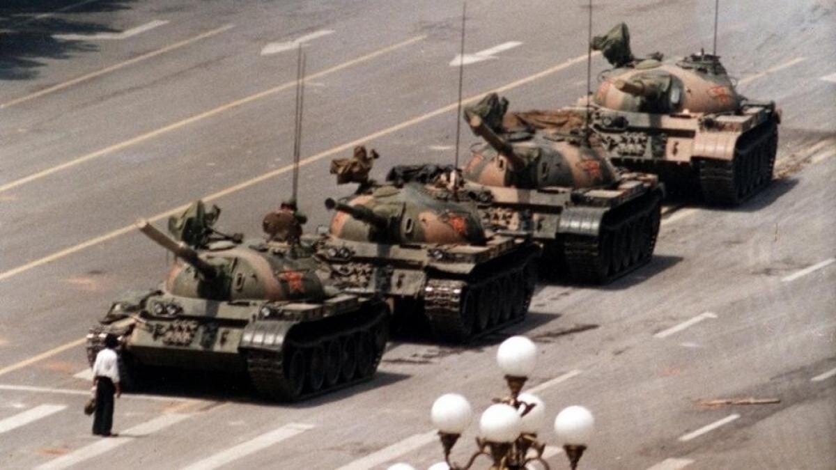 'Hombre del Tanque', icónica fotografía de Jeff Widener tras la masacre de Tiananmen en 1989. 'Hombre del Tanque', icónica fotografía de Jeff Widener tras la masacre de Tiananmen en 1989.