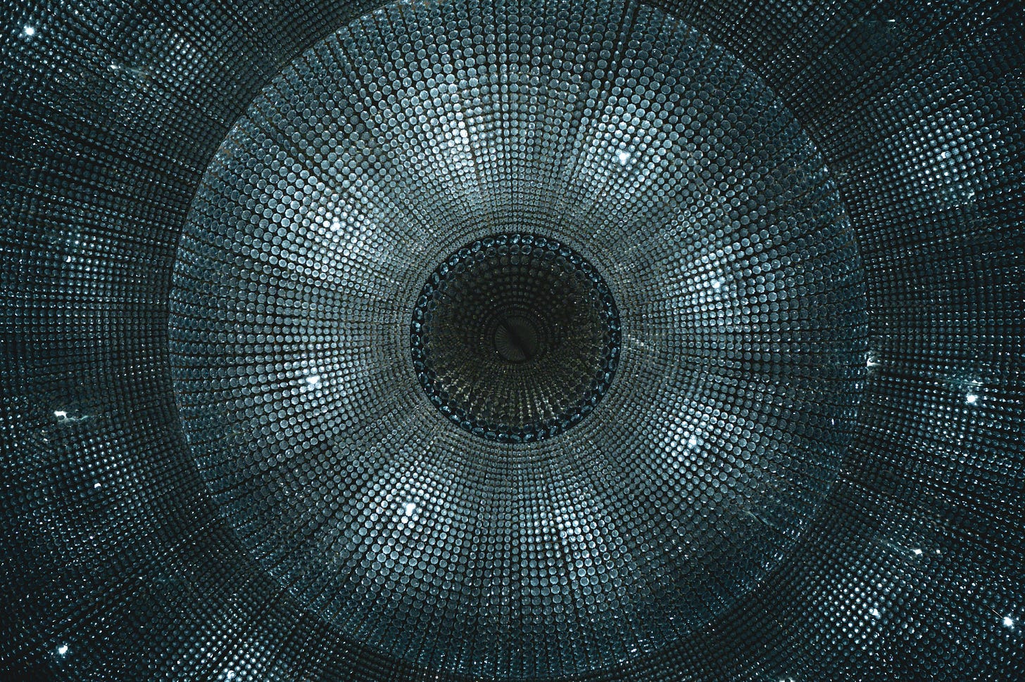 Cold shining pattern like a mechanic pulse or mechanic eye