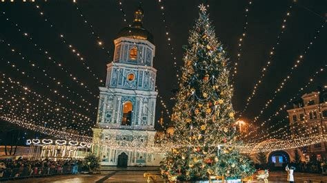 25 of The Most Elaborate Christmas Trees from Around The World