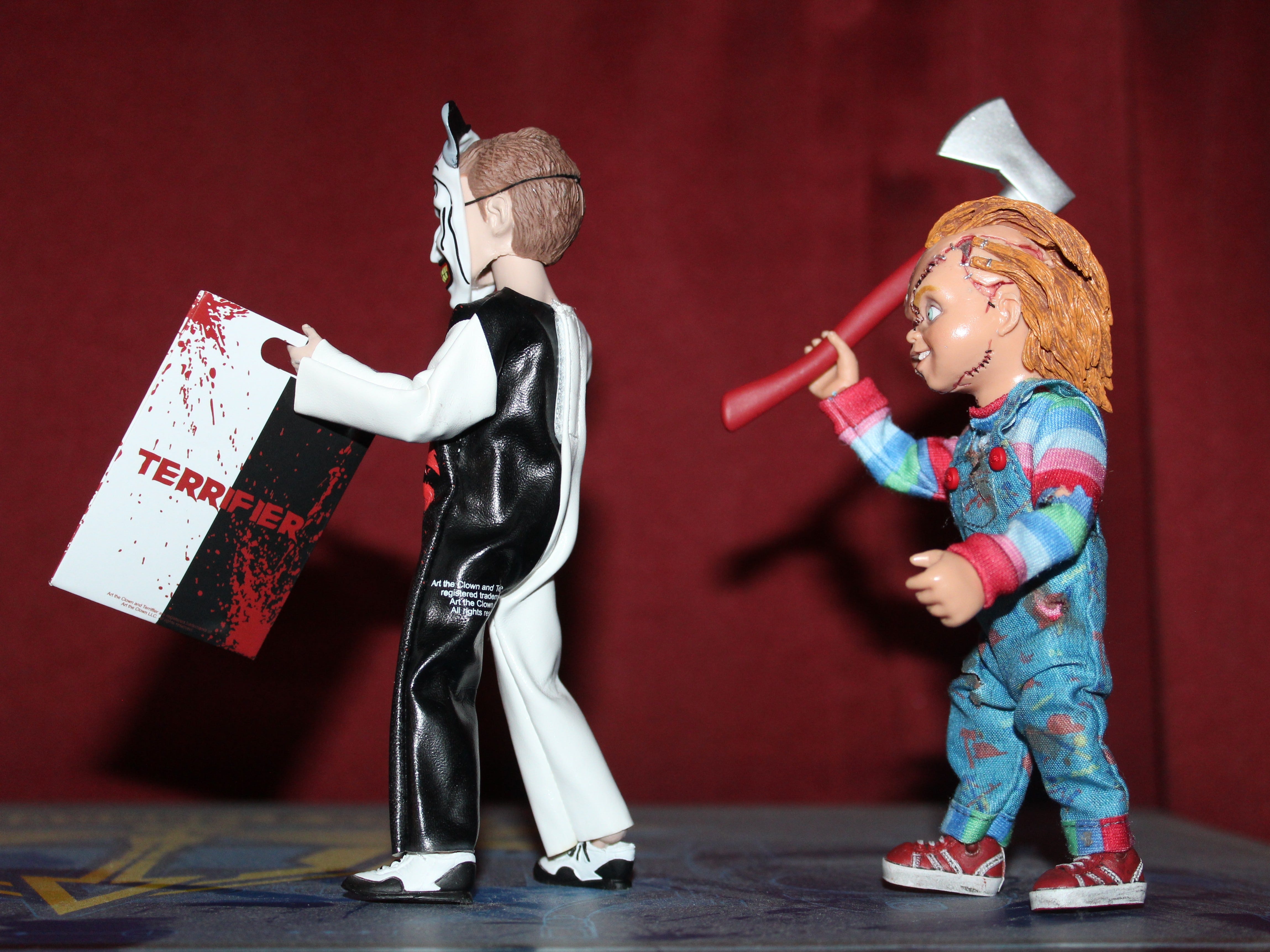 Toy Review: Terrifier's Art the Clown (Ultimate and Ben Cooper) by