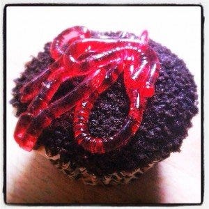 jelly worm cupcake
