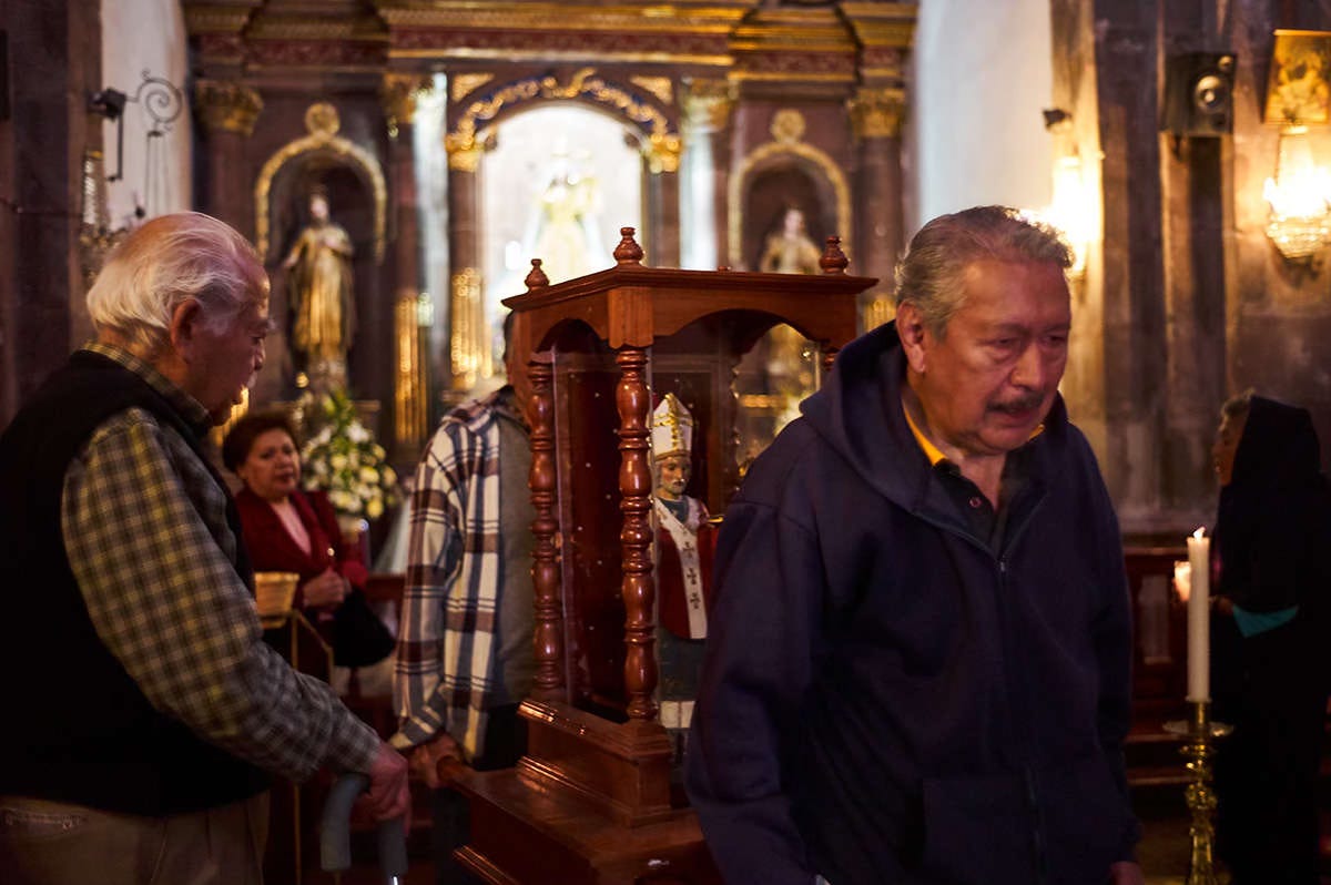 Carrying the San Nicolasito statue