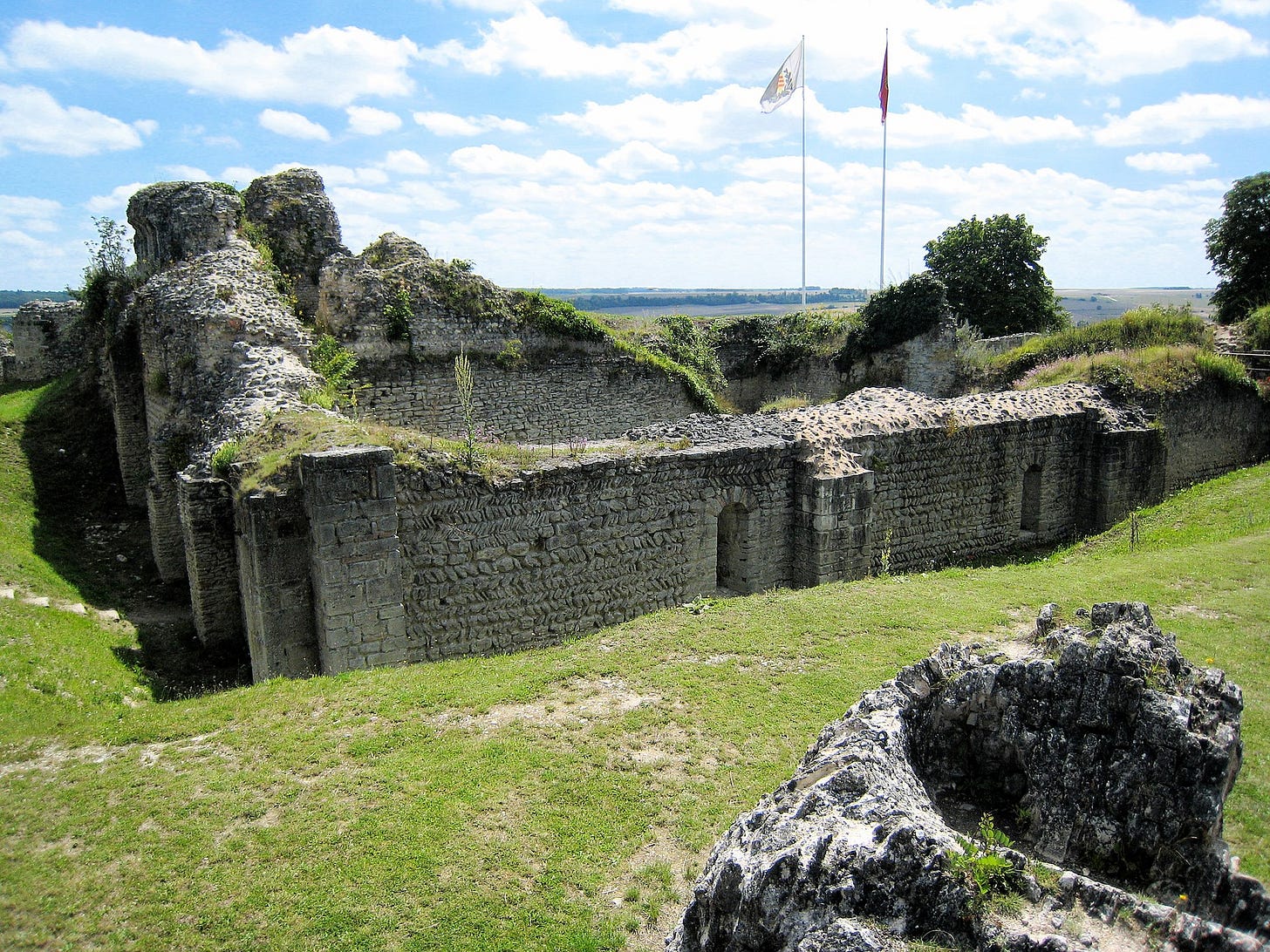 Ruins of Ivri Castle. Ruins of Ivri Castle.