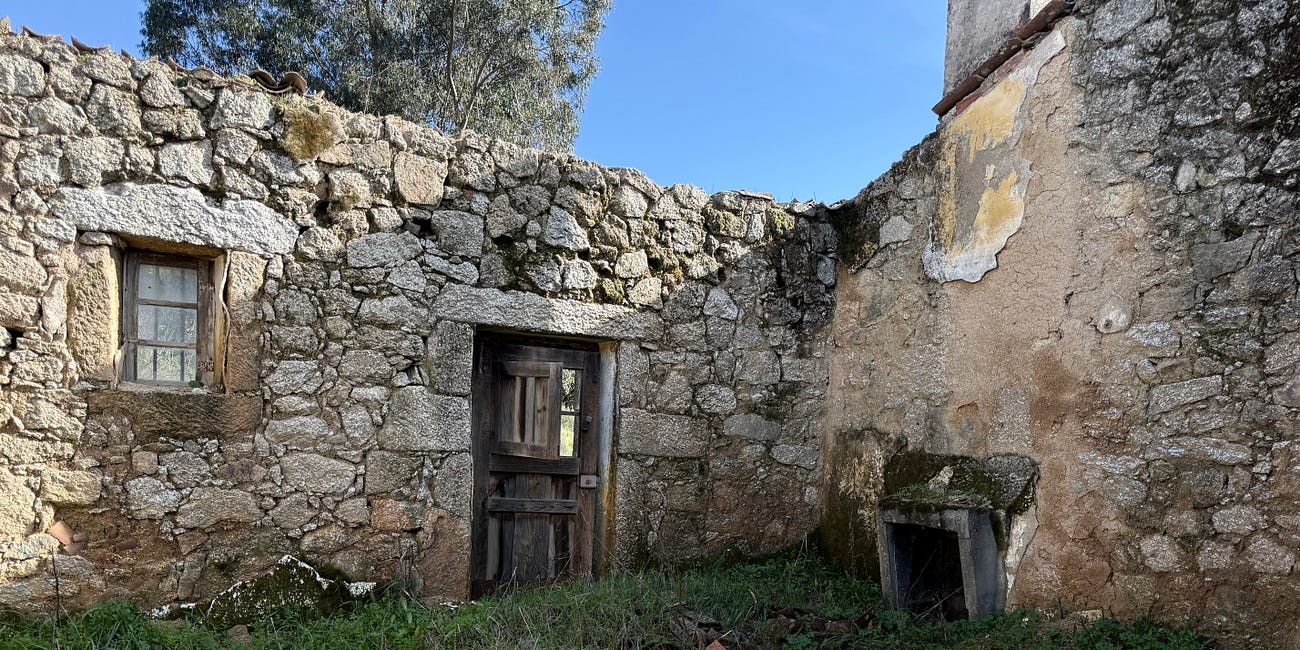 Couterão – Visite guidée de notre terrain au Portugal : Histoire du lieu & premières manifestations