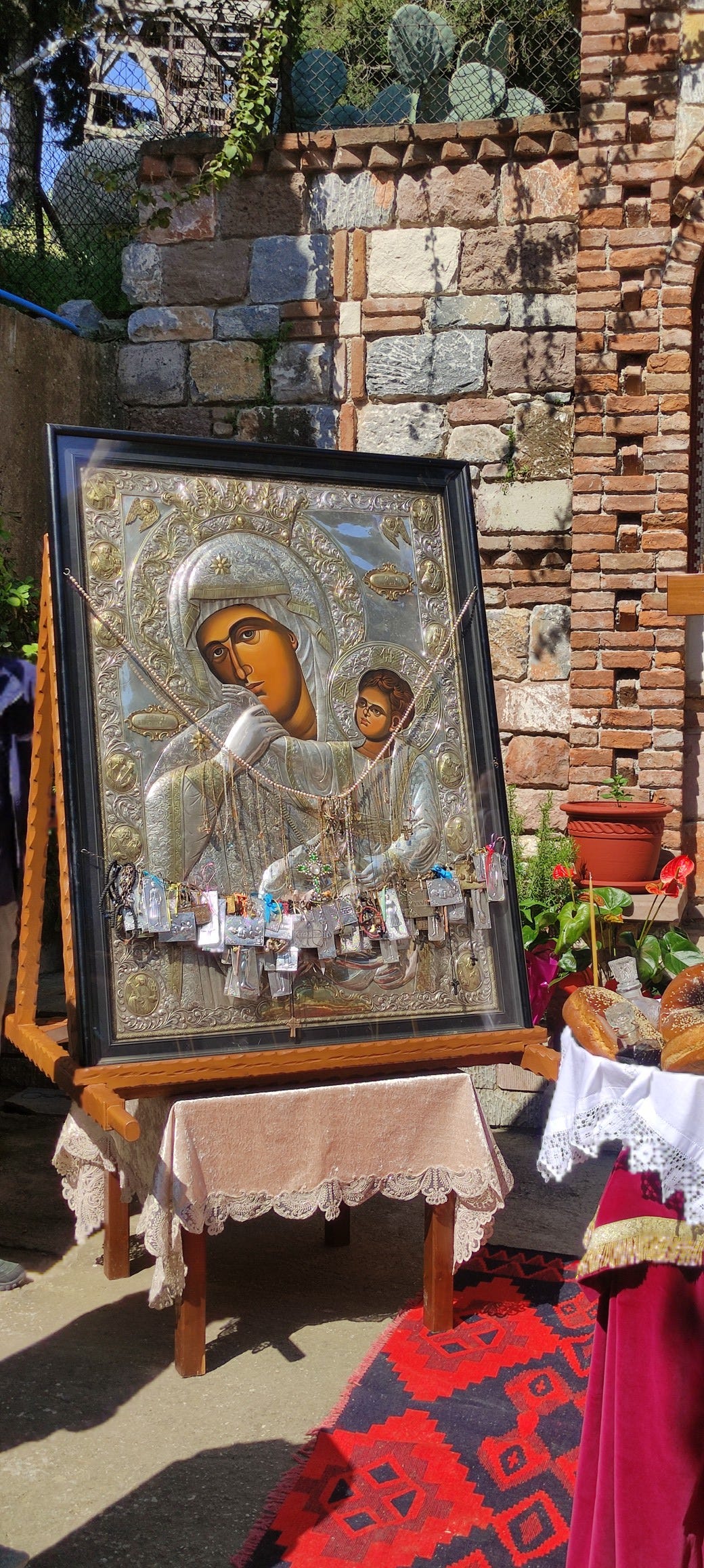 Και του Χρόνου! Βοήθεια μας Η Παναγία μας! Να μας προστατεύει όπως εκείνη ξέρει! | Αναστασια Ατζεμη