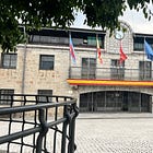 Juanas ordenó personalmente pintar la bandera en la fachada del Ayuntamiento 