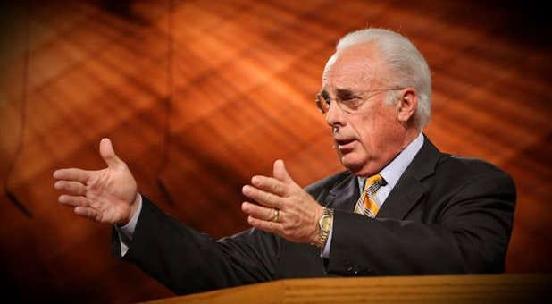 Video: John MacArthur Just Preached Entire Sermon on Women Preachers ...