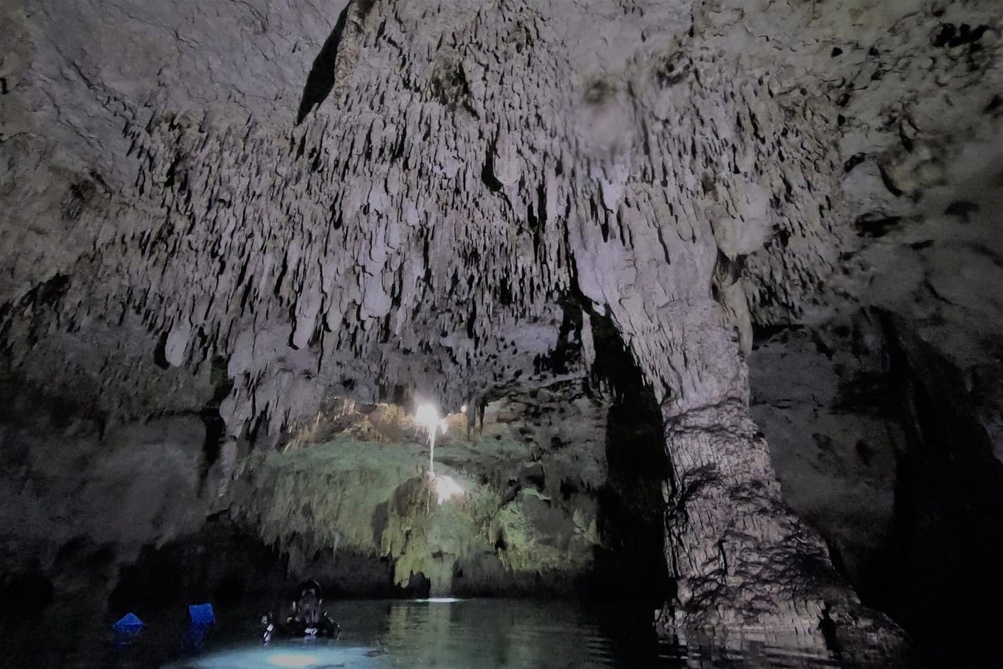 Bat cave Dos Ojos