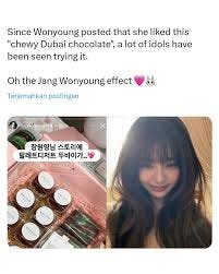 SWIPE👉👉 ➖➖ Jang Wonyoung IVE menarik perhatian karena tampaknya ia "memprediksi" trend "Dessert Dubai Chocolate" di Korea Selatan. Sebelumnya pada awal bulan Januari tahun ini, Jang Wonyoung IVE tampil di acara 'Dex's SWIPE👉👉 ➖➖ Jang Wonyoung IVE menarik perhatian karena tampaknya ia "memprediksi" trend "Dessert Dubai Chocolate" di Korea Selatan. Sebelumnya pada awal bulan Januari tahun ini, Jang Wonyoung IVE tampil di acara 'Dex's