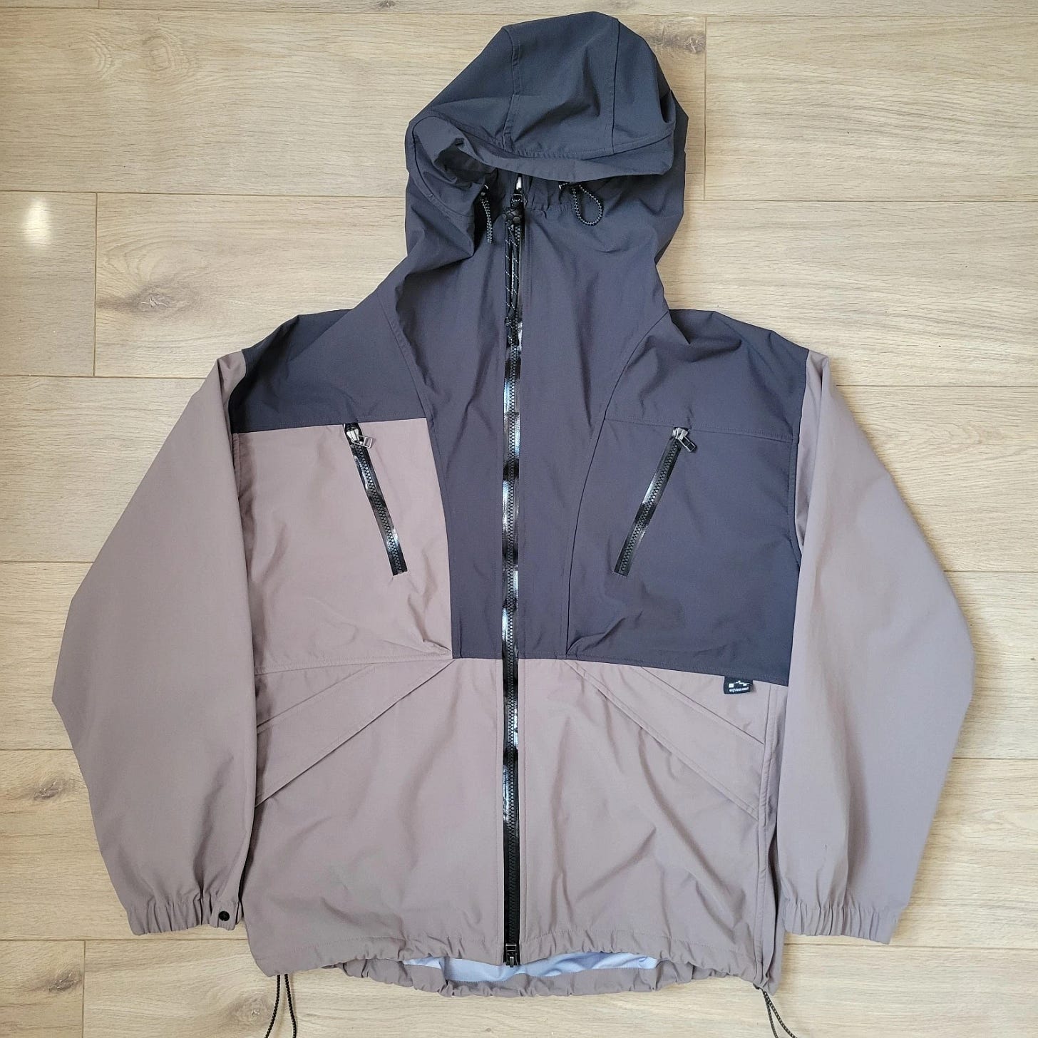 Eighteen 18 East Rainshadow Outdoor Protection System Hooded Shell - Size Large - Picture 1 of 12 Eighteen 18 East Rainshadow Outdoor Protection System Hooded Shell - Size Large - Picture 1 of 12