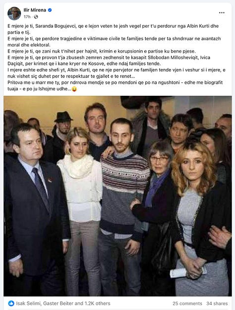 Postimi i Ilir Mirenës banalizon një moment zie kombëtare, duke përdorur fotografinë e bërë gjatë përkujtimit të masakrës së familjes Bogujevci për të ndërtuar një narrativë tallëse ndaj Kryeministrit, ndërkohë që Lirim Mehmetaj ndërmerr një manipulim të qëllimshëm të një fotografie historike, duke sulmuar Saranda Bogujevcin përmes një imazhi nga ekspozita kundër krimeve serbe në Beograd, për ta paraqitur atë si bashkëpunëtore me Serbinë, një narrativë e ricikluar nga qarqe pro-serbe.