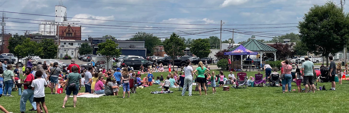 A group of people in a park

AI-generated content may be incorrect.