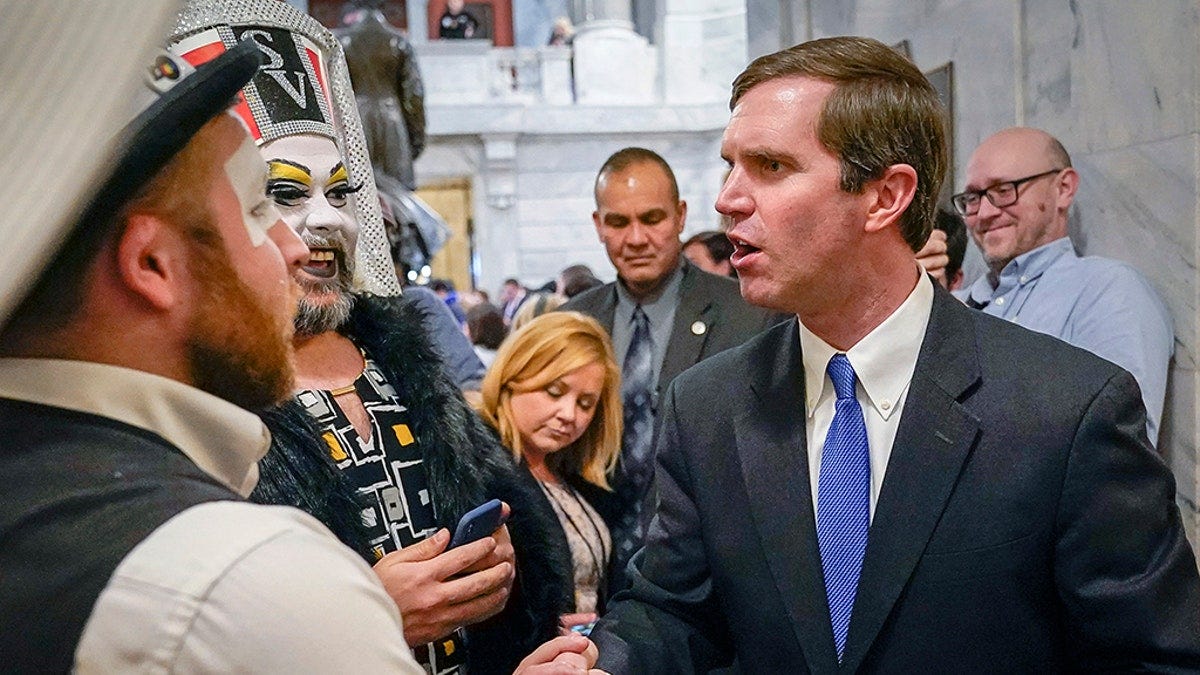 Kentucky governor defends photo posing with drag queens | Fox News