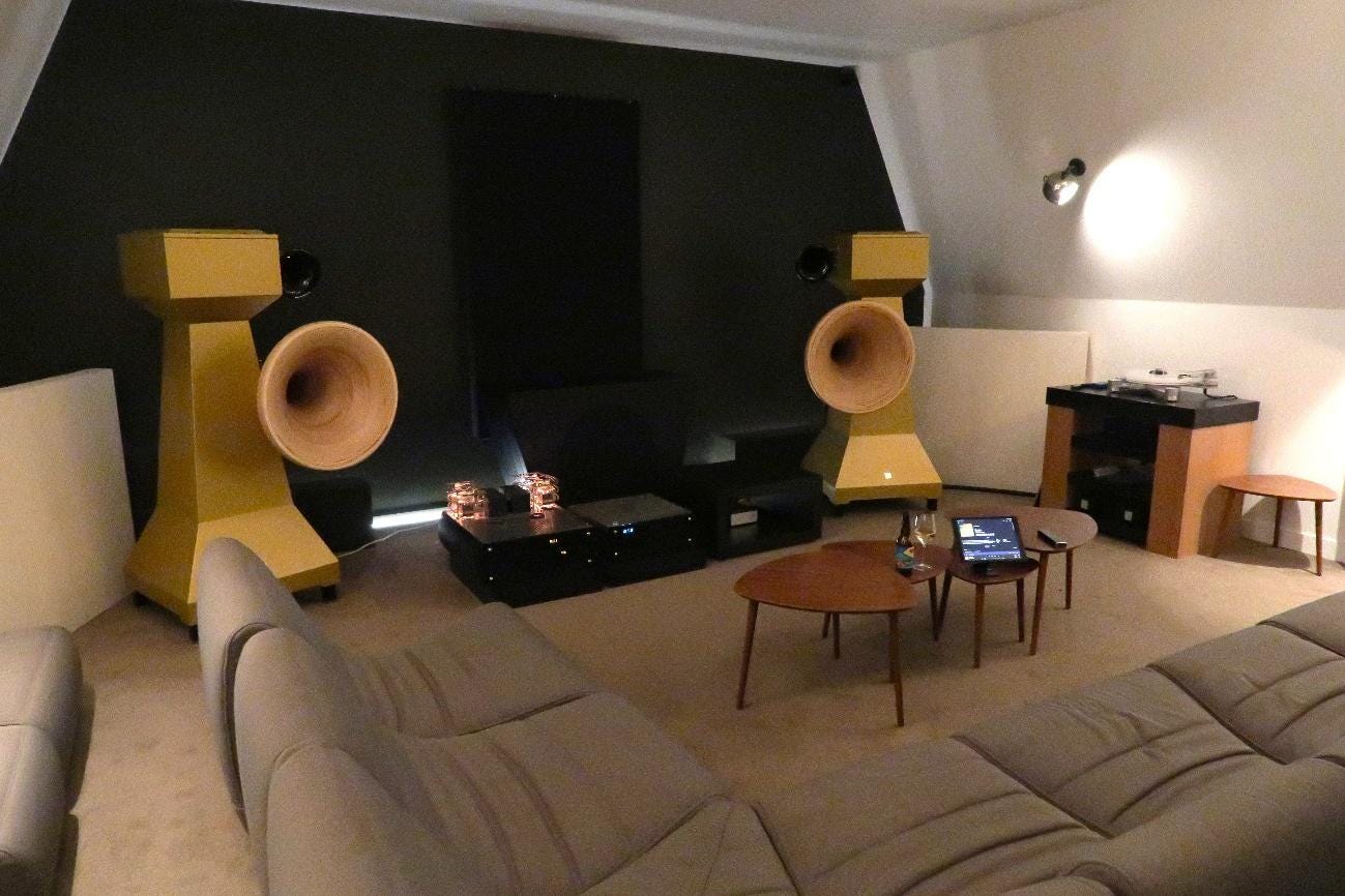 家具のあるリビングルーム

AI 生成コンテンツは誤りを含む可能性があります。