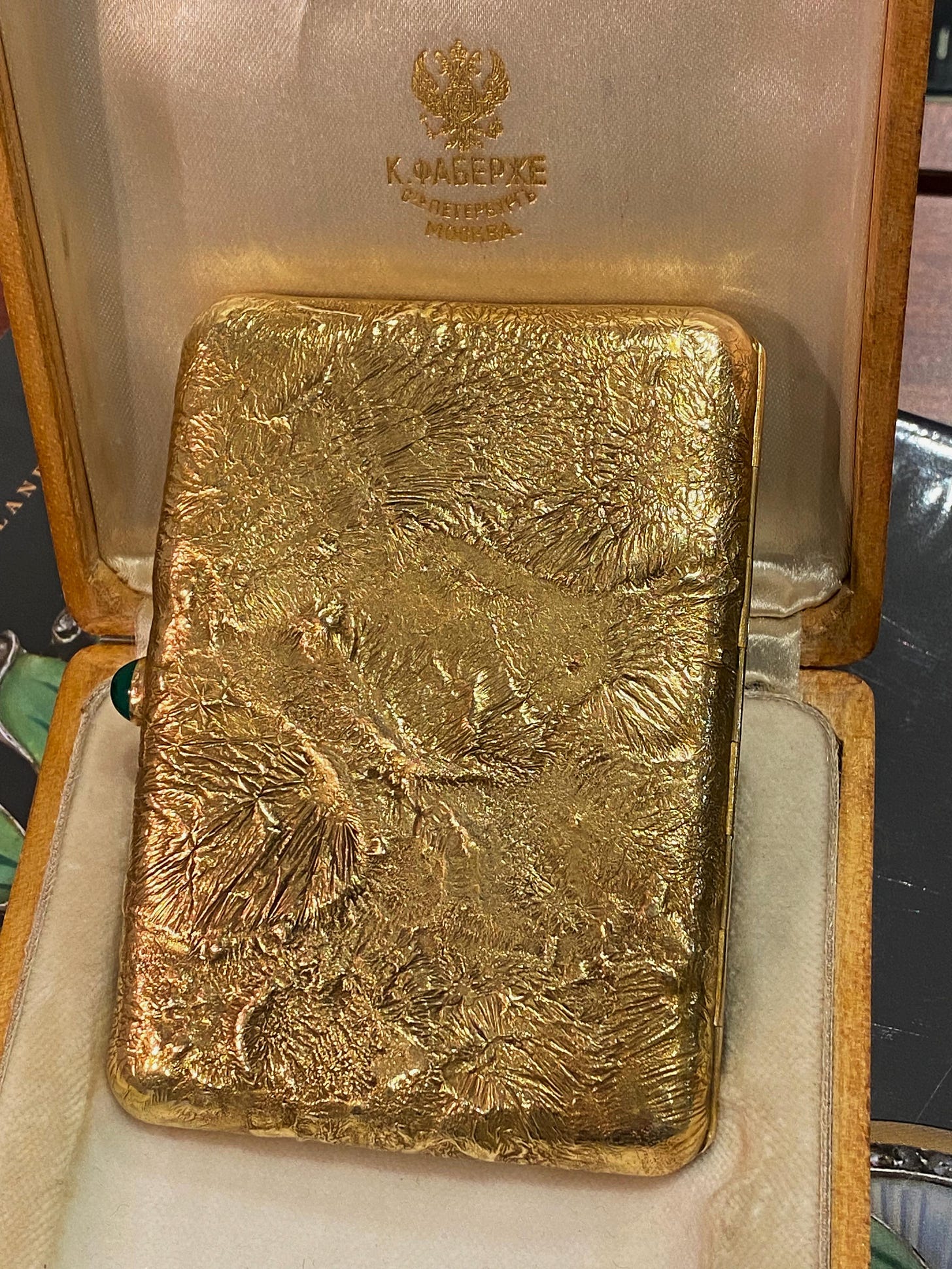 Of rectangular shape with rounded corners this hinged Cigarette Case by Fabergé (Фаберже)
is crafted in 14ct gold - 56 standard - with exceptional attention to details

It comes in its original Fabergé fitted wooden case, lined with luxurious silk &
