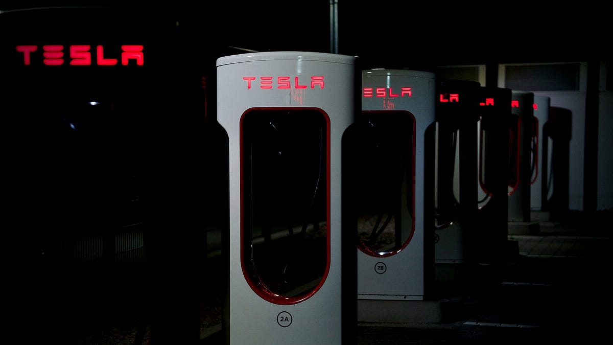 The Walls Are Closing In On Tesla