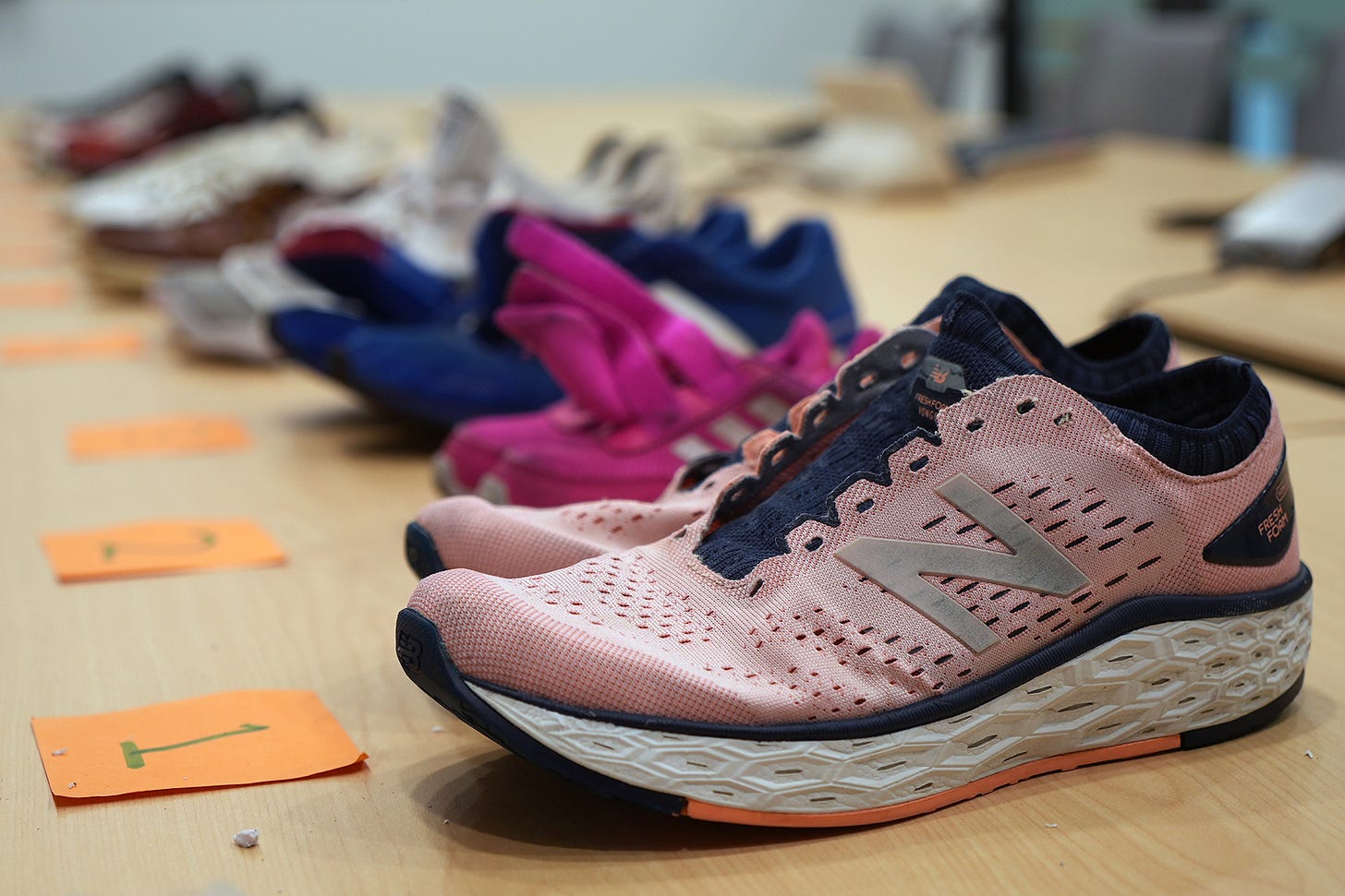 Zapatillas usadas con AirTag incluido en su suela Zapatillas usadas con AirTag incluido en su suela