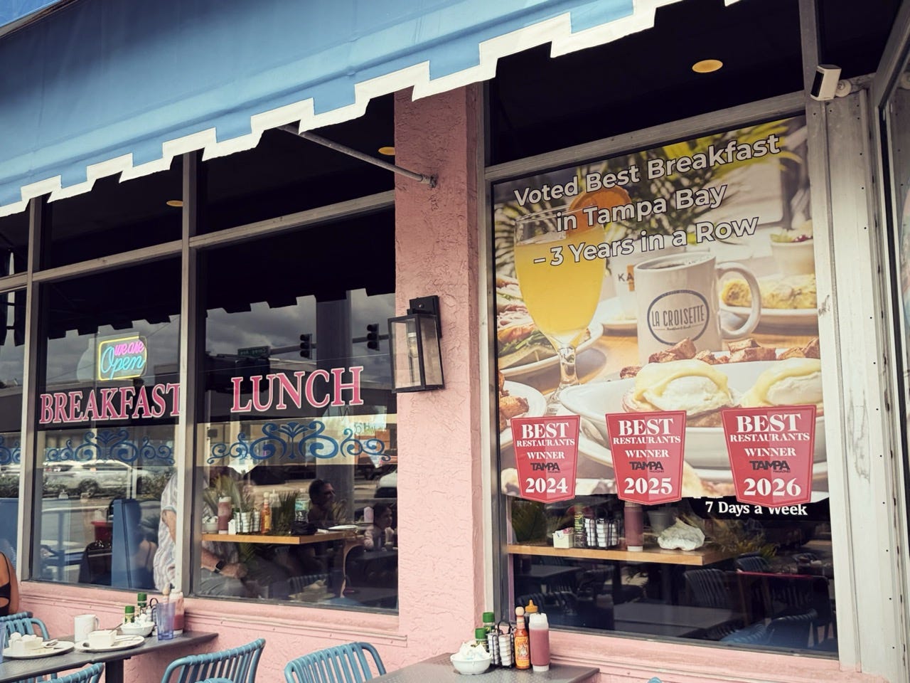 Façade du restaurant La Croisette à St. Pete Beach en Floride, annonçant “Best Breakfast in Tampa Bay". Façade du restaurant La Croisette à St. Pete Beach en Floride, annonçant “Best Breakfast in Tampa Bay".