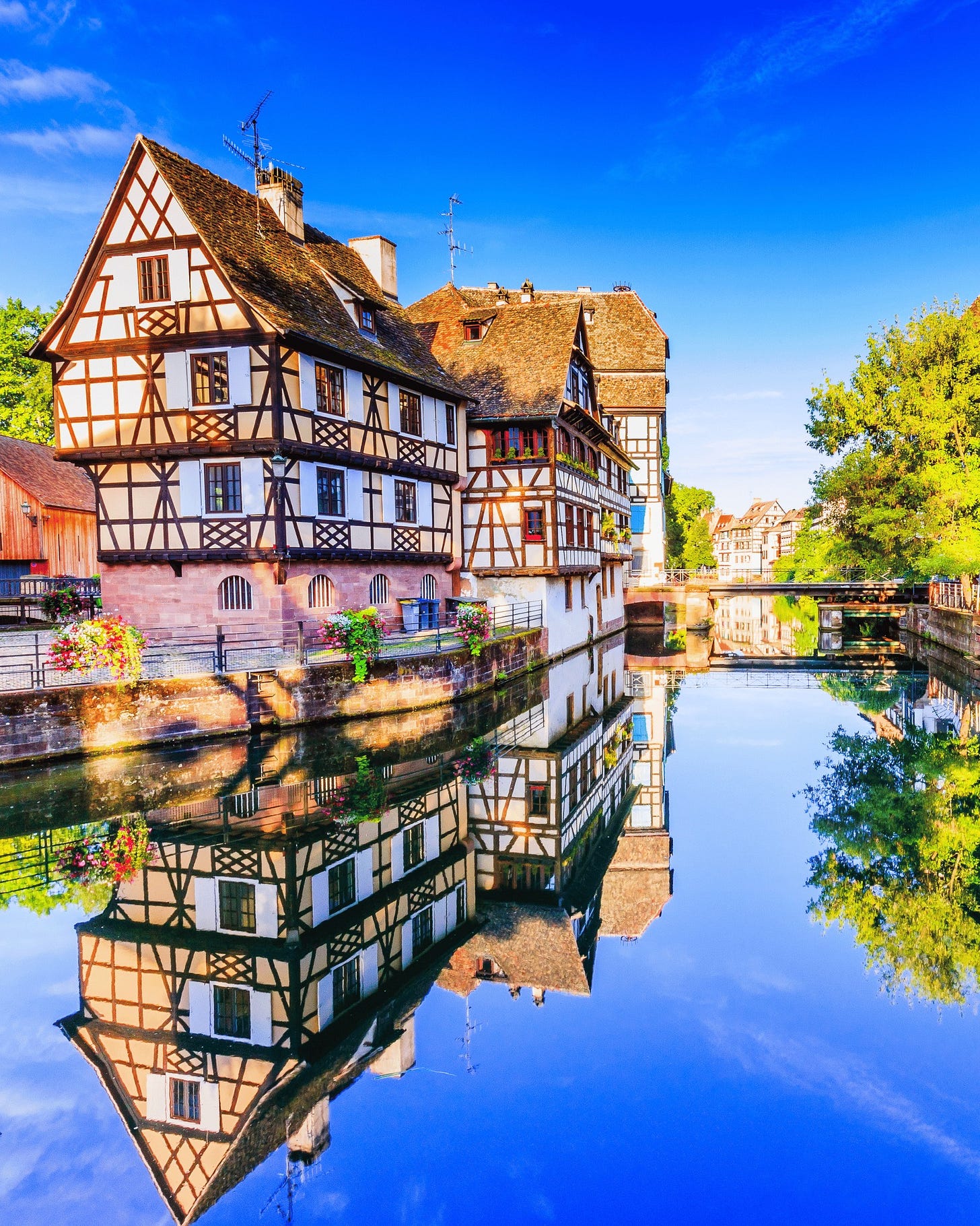 May be an image of the Cotswolds and Eltz Castle