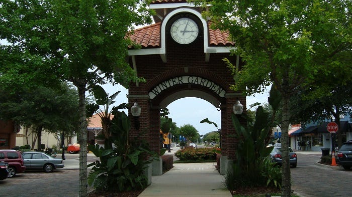 Welcome Arch in Winter Garden