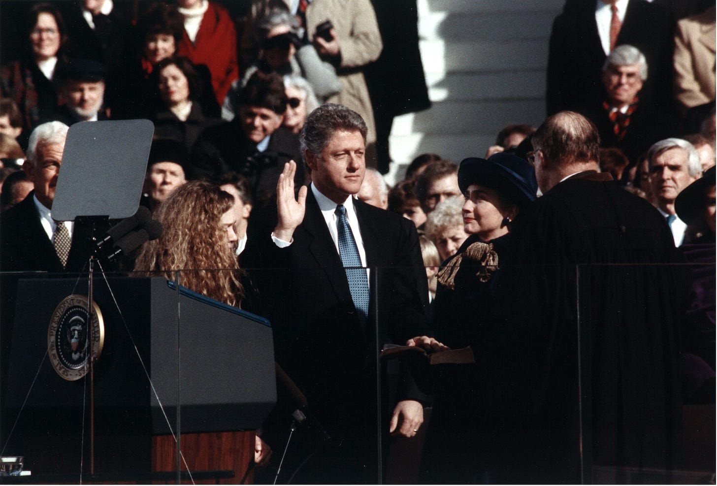 Bill Clinton taking the oath of office, 1993.jpg Bill Clinton taking the oath of office, 1993.jpg