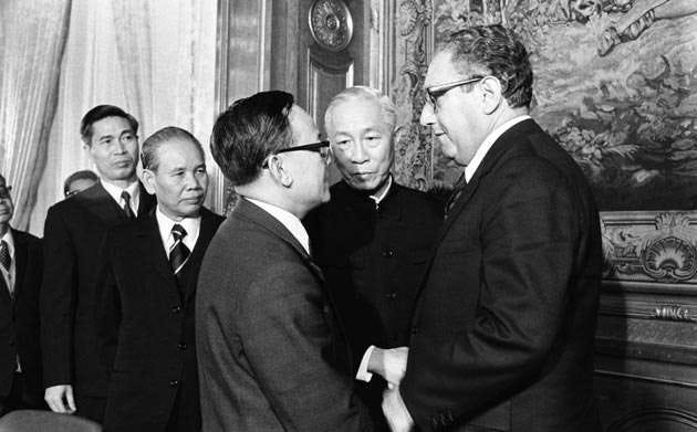 Henry A. Kissinger and Le Duc Tho Shake Hands After Initiating the Vietnam  Peace Agreement | DocsTeach