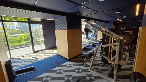 TRIBE Living Bangkok Sukhumvit 39 : Gym and pool