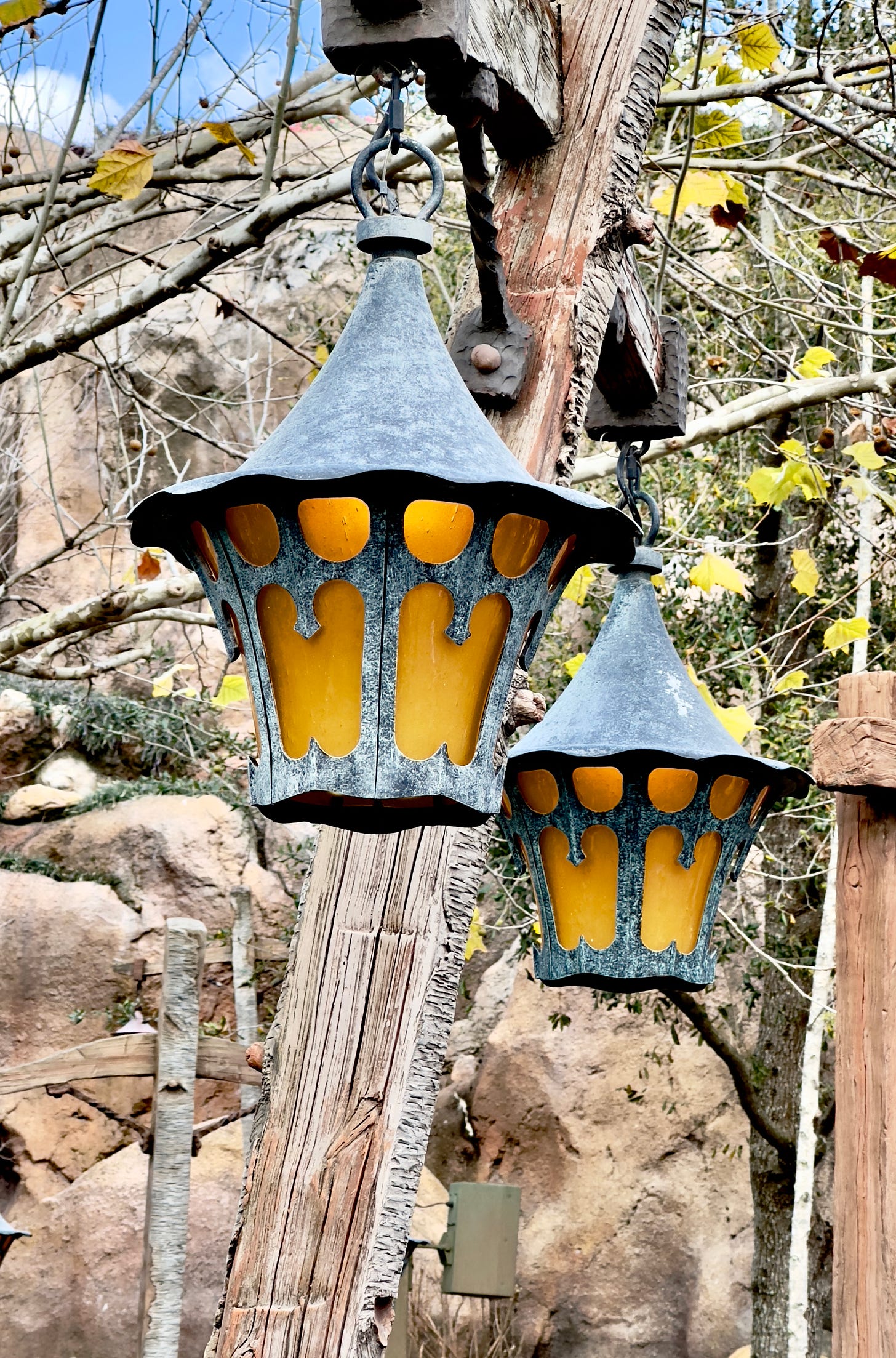 Picture of two lanterns.