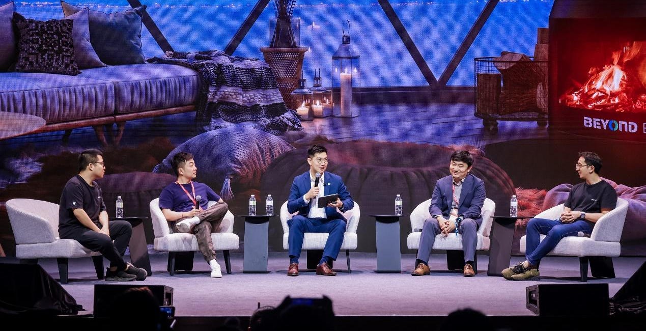 BEYOND Expo 2025: Robotics and more robotics. LLMs are still looking to "go-global"