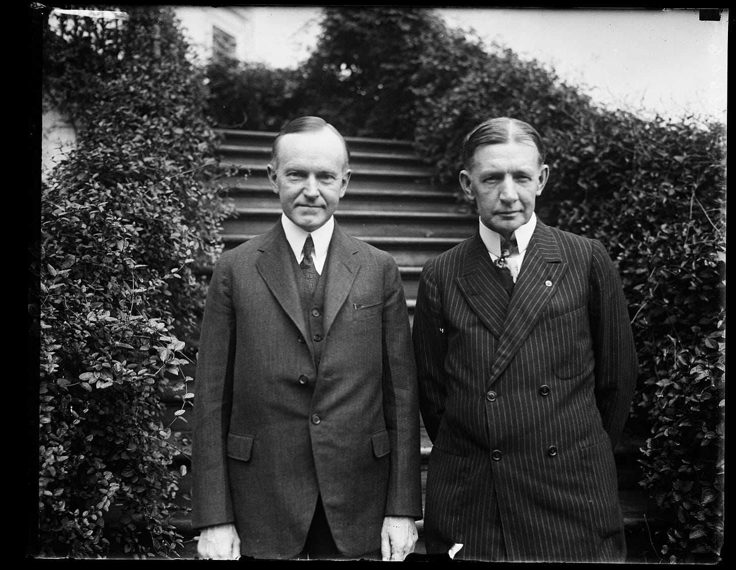 File:Pres. Coolidge snapped with Gen. Charles G. Dawes (White House,  Washington, D.C.) LCCN2016893594.jpg - Wikimedia Commons