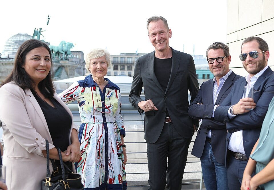 File:Düzen Tekkal, Friede Springer, Mathias Döpfner, Kai Diekmann, and Julian Reichelt, June 2019.jpg File:Düzen Tekkal, Friede Springer, Mathias Döpfner, Kai Diekmann, and Julian Reichelt, June 2019.jpg