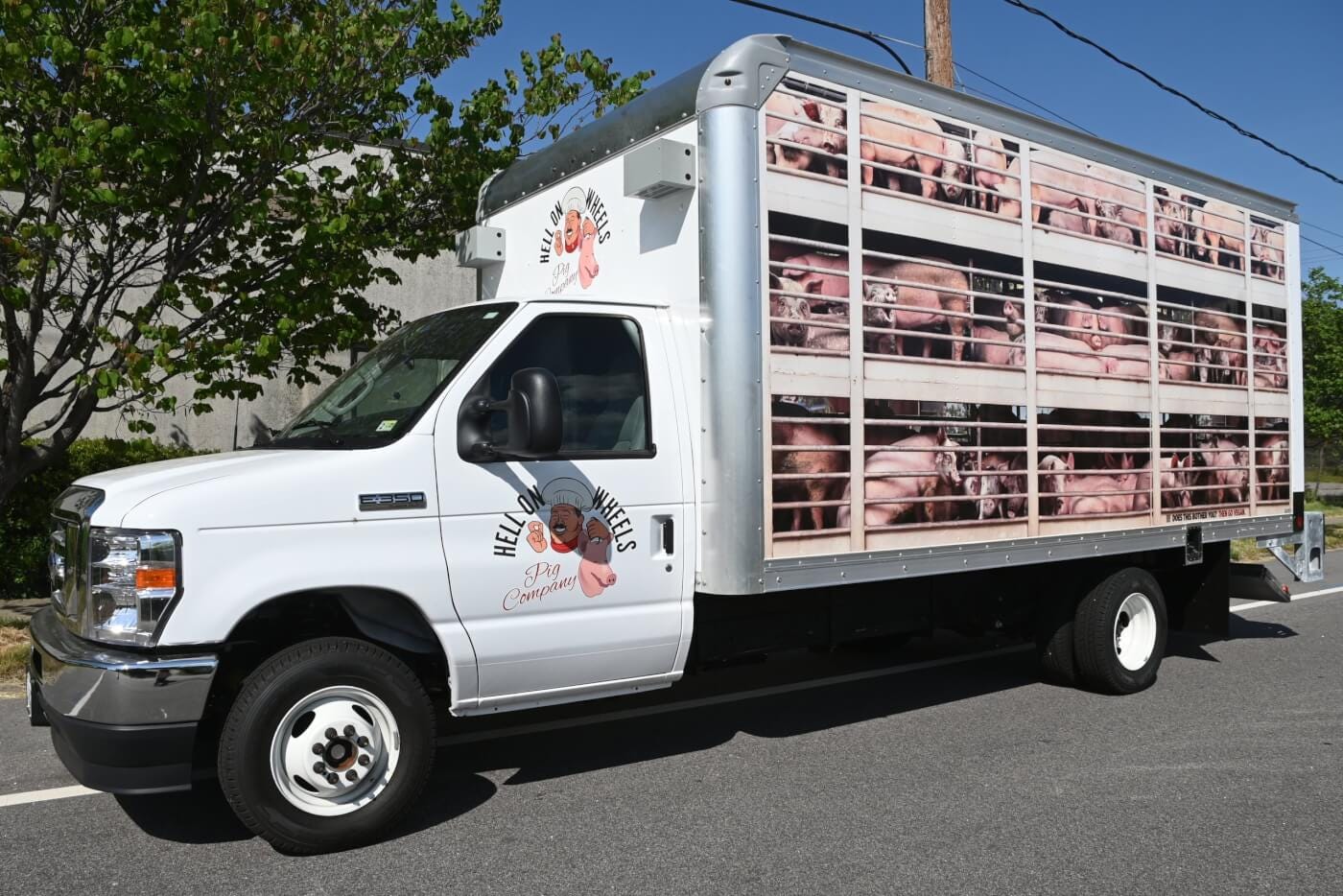 Hell on Wheels' Pig Truck Honks for Compassion | PETA