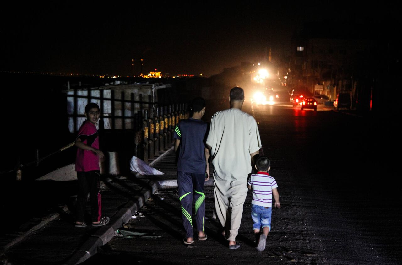 We are already dead:' Power-deprived Gazans struggle with life in dark |  CBC News