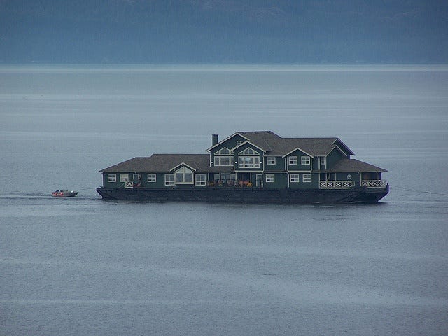 Huge house built on a barge I would sooo love to live here!!! Huge house built on a barge I would sooo love to live here!!!