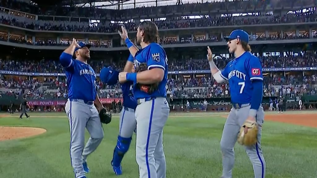 Estévez asegura el triunfo de Reales Estévez asegura el triunfo de Reales