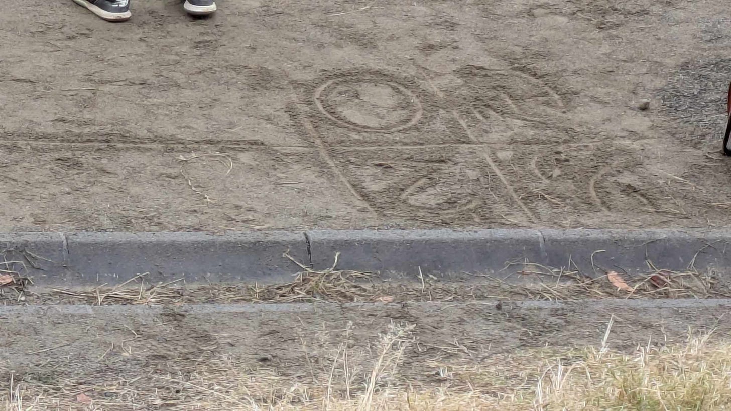 No description available.