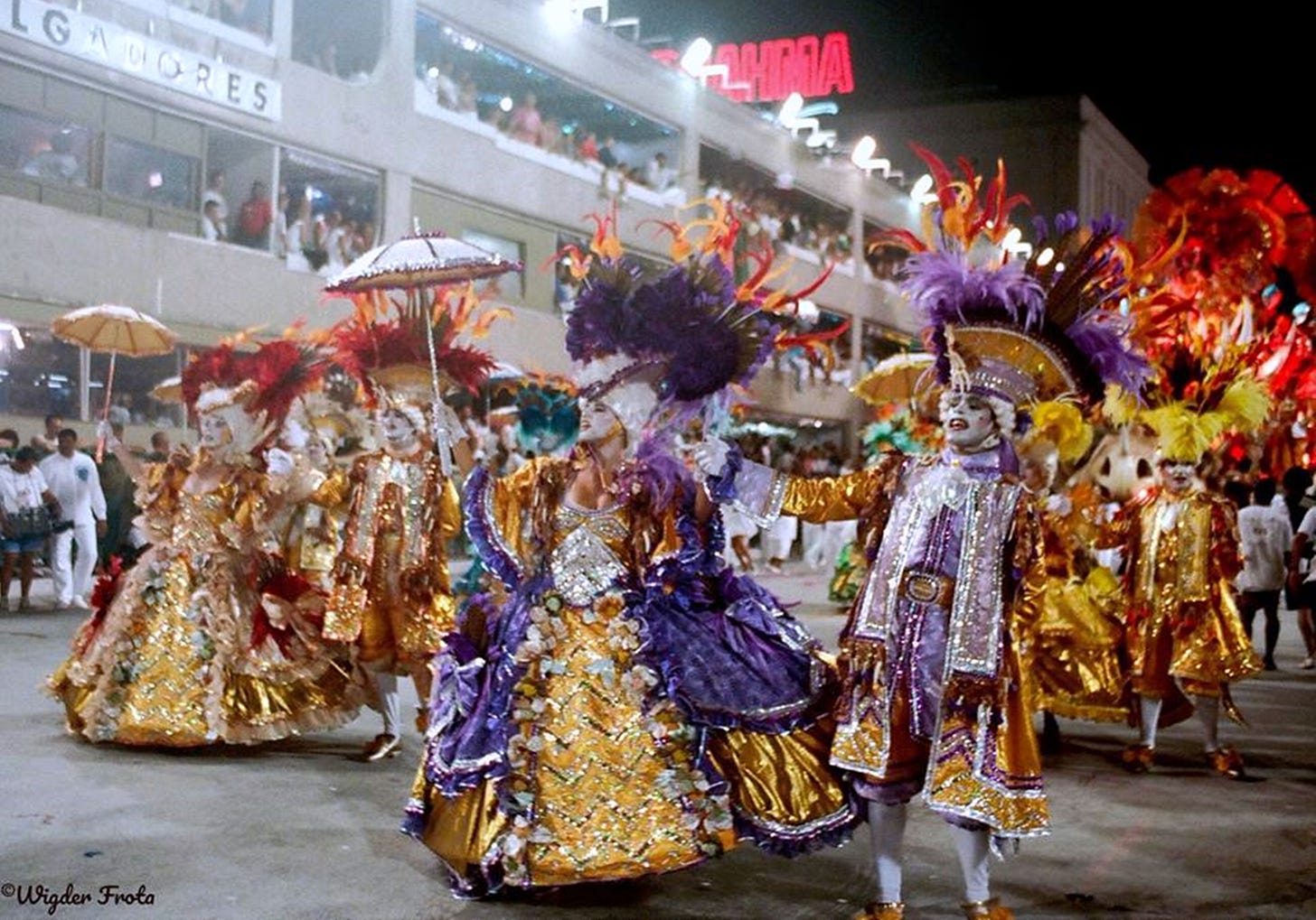 Ficheiro:Beija-Flor 1999 - Wigder Frota.jpg – Wikipédia, a enciclopédia  livre