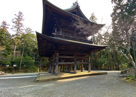 Images of traditional architecture, puppets, and archery in Kamakura, Japan.