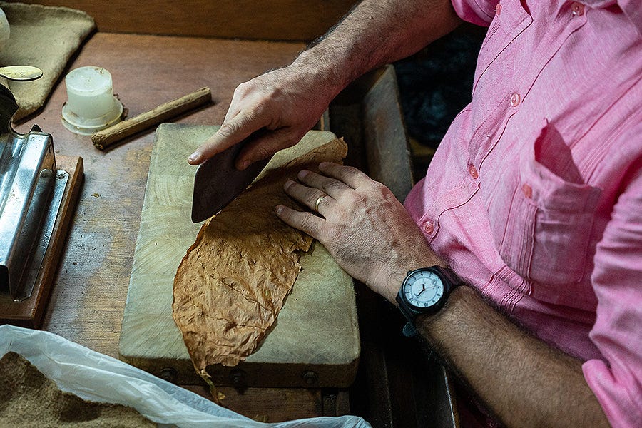 Como enrolar um charuto: os diferentes métodos - charutos EGM
