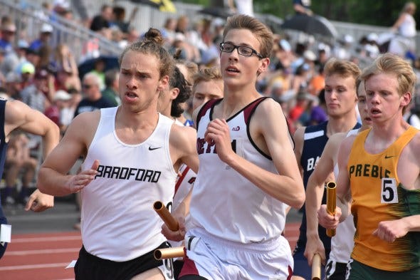 De Pere boys 3,200 relay De Pere boys 3,200 relay