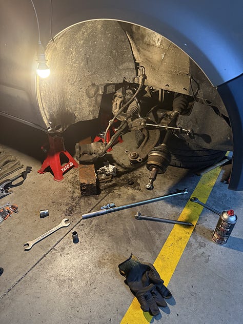 removing a broken suspension strut vw t5 replacement video