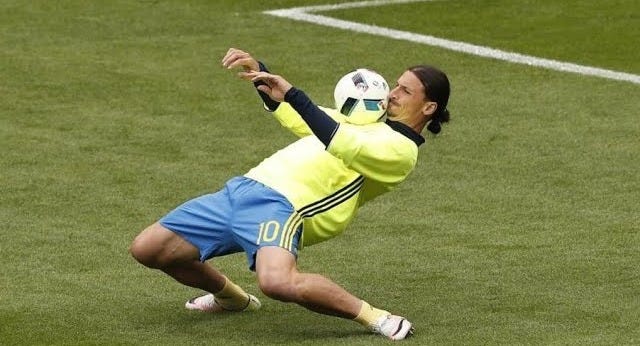 Attempting the Zlatan Ibrahimovic chest stall - YouTube