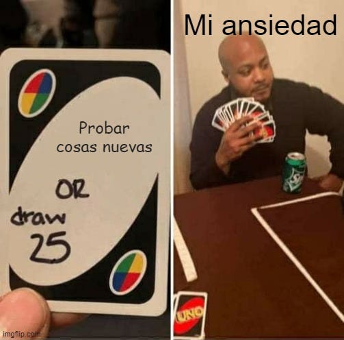 meme del juego del uno: carta de probar cosas nuevas o te chupas 25, y la ansiedad con la mano llena de cartas