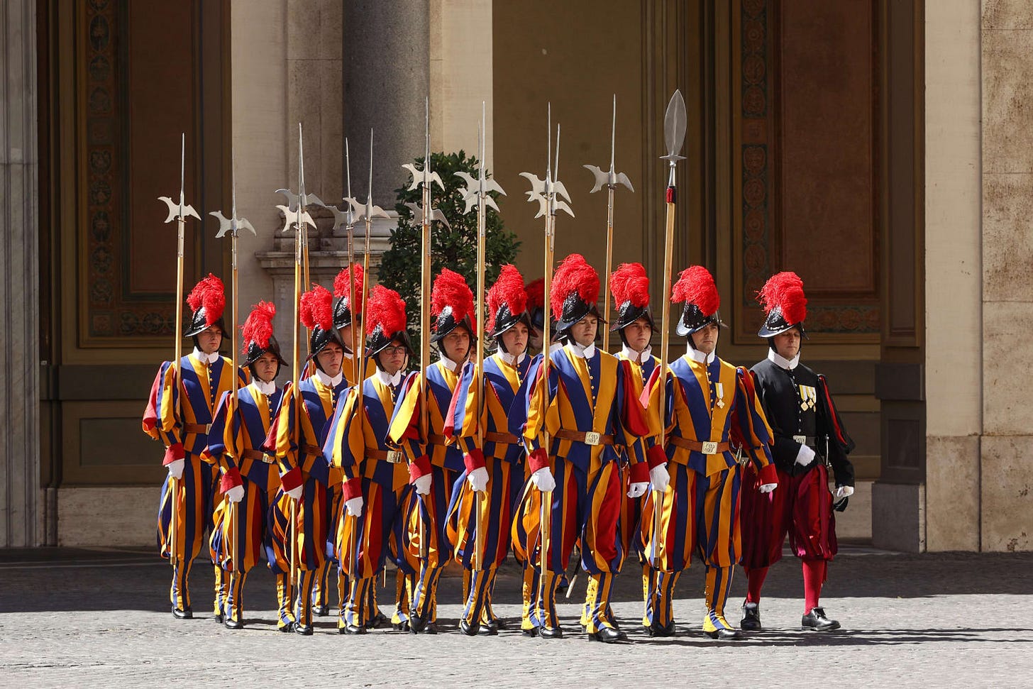 World's smallest army seeks 25 men to guard the pope. Must be Catholic.  Must be Swiss.